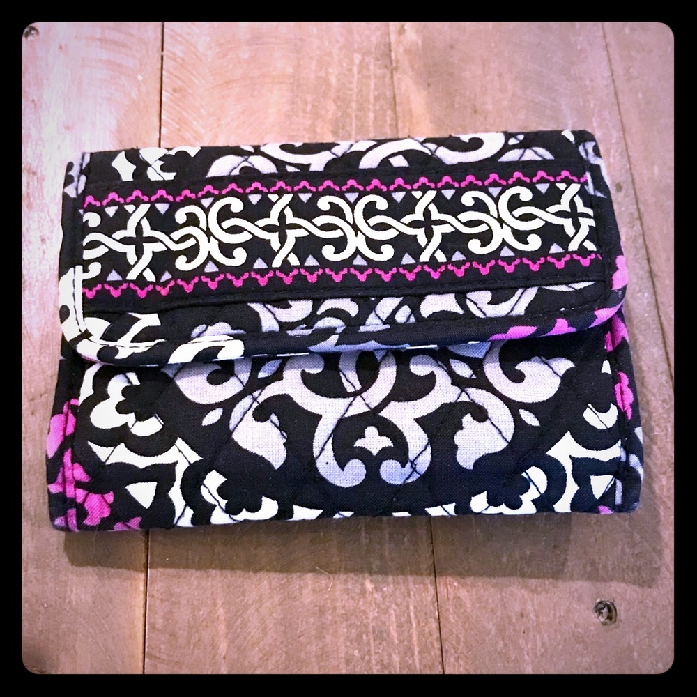 Vera Bradley Magenta Canterbury Wallet in EUC